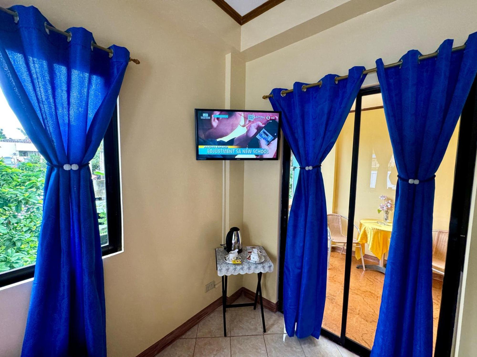 Ocean Breeze Inn Manoc-Manoc エクステリア 写真